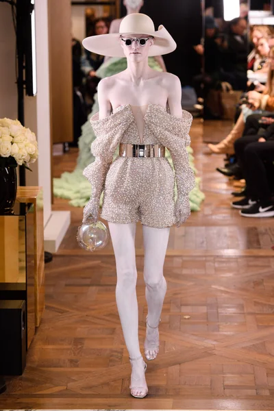 Look 28